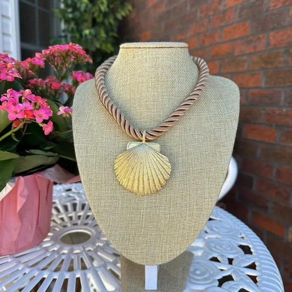 Seashell Gold Rope Chain Earrings Necklace Set - Picture 9 of 10